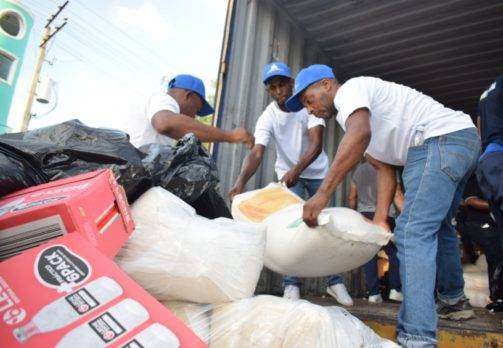 Francisco Camacho lleva alimentos a provincia El Seibo por huracán Fiona
