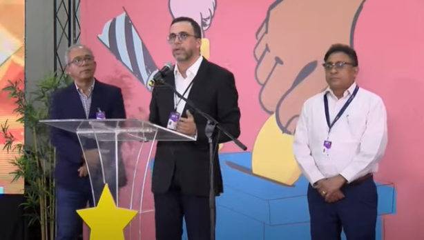 Andrés Navarro reitera consulta del PLD se desarrolla con normalidad