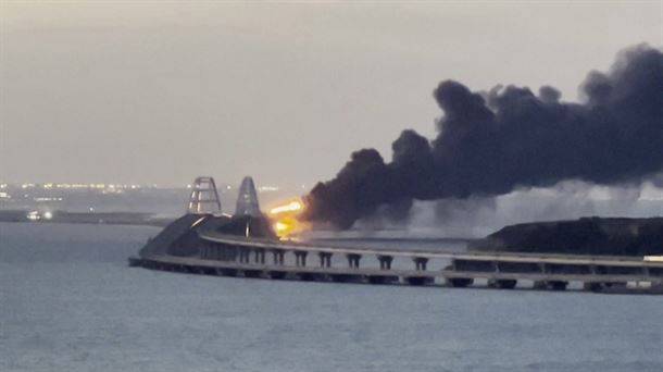 Rusia dice que explosión en puente de Crimea deja 3 muertos