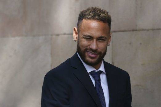 Neymar en juicio por fraude: ’Firmo lo que me dice mi padre’