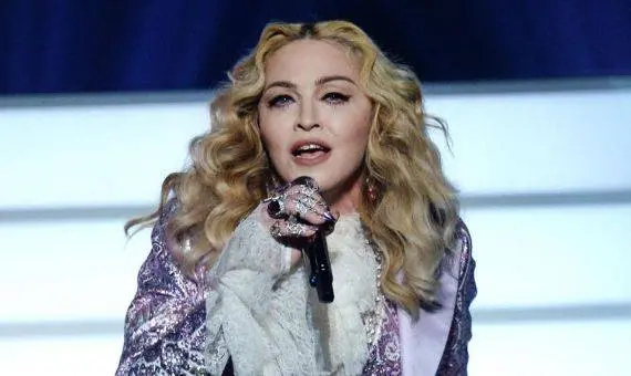 Madonna sorprende al declararse gay a sus 64 años