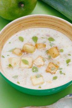 sopa fria de verduras y manzana al curry