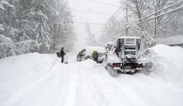 Miles de dominicanos atrapados por nieve en ciudades del oeste NY