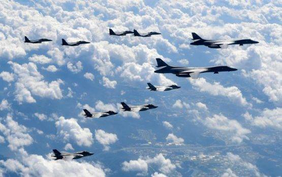 Corea del Norte lanza misiles al mar; EE.UU manda aviones a Corea del Sur