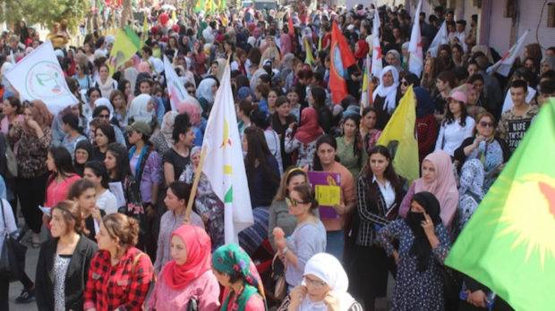 Cientos de kurdos se manifiestan contra ataques turcos en el noreste de Siria