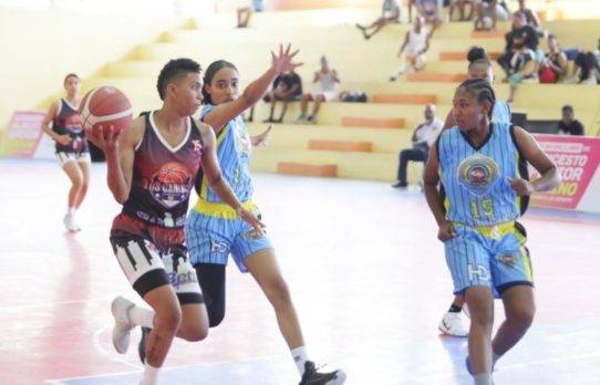 Las Dinámicas y Las Caribeñas triunfan en baloncesto interclubes