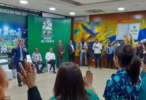 Leonel Fernández juramenta 20 mujeres en la dirección política