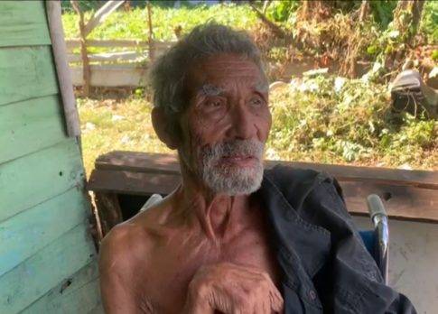 Alfredo Martínez, un anciano que sufre las torturas de la pobreza