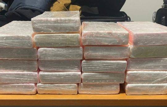 Ocupan 21 paquetes cocaína en el AILA