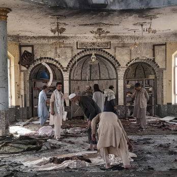 Mueren 5 miembros de una familia en tiroteo en una mezquita
