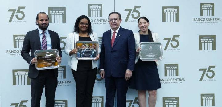 Banco Central entrega premios Concurso Economía