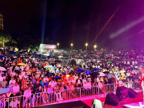 Puertoplateños desafían la lluvia en apertura de del ADN Bachata World Festival