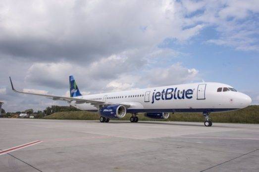 Avión de JetBlue con más de 140 personas fue evacuado en Miami