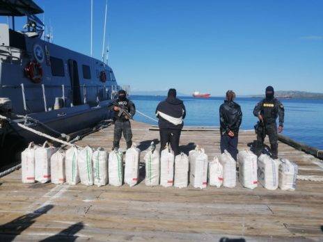 Interceptan lancha y ocupan 444 paquetes de presunta cocaína en Peravia
