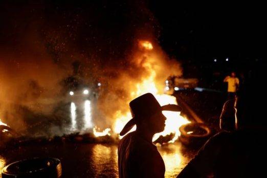 Con Bolsonaro en silencio, se intensifican las protestas en Brasil
