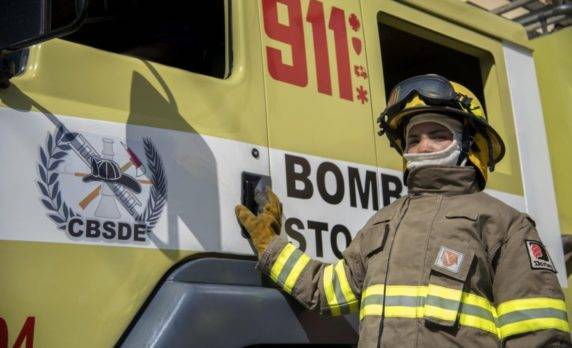 Bomberos rescatan tres niños en peligro SDE