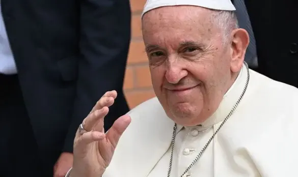 Papa descarta la ordenación de mujeres