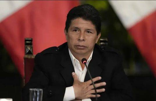 Detienen en Perú a Pedro Castillo tras disolver el Congreso
