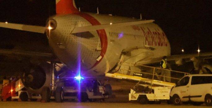 En Barcelona escapan 14 inmigrantes tras saltar de un avión