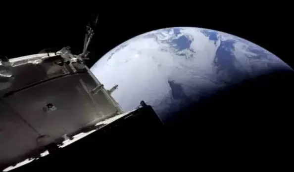 Cápsula Orión regresa tras vuelo de prueba a la Luna