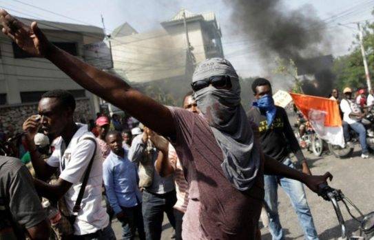 Las bandas haitianas provocan caos en Haití.