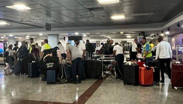 Dominicanos se quejan por pérdida equipajes y atrasos en la terminal en AILA