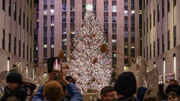 Nueva York inauguró su Navidad con el encendido del árbol de Rockefeller Center