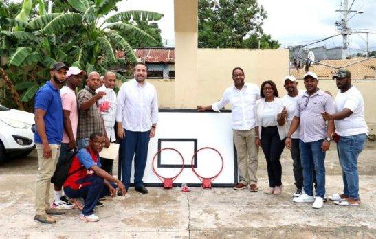 INEFI remodela cancha en escuela de San Cristóbal