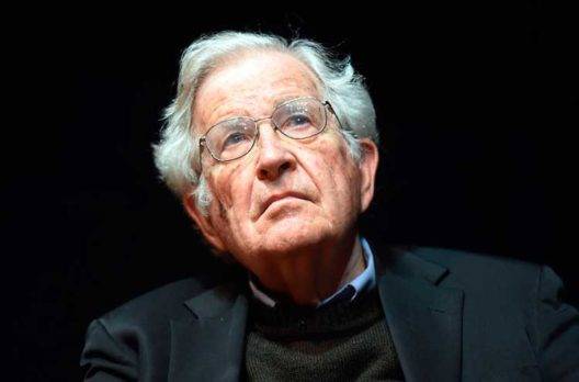 Chomsky iguala acción de Rusia a la de Hitler y EEUU