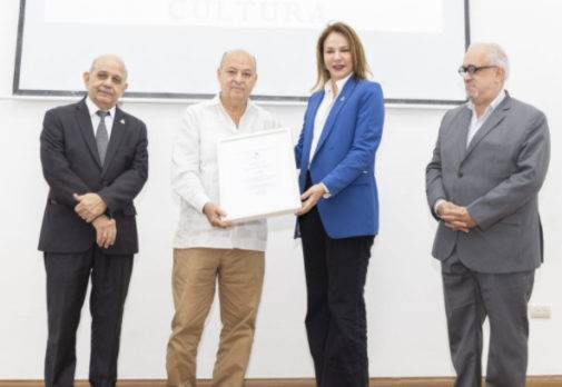 Ministerio de Cultura entrega Premio de Artes Visuales a Said Musa
