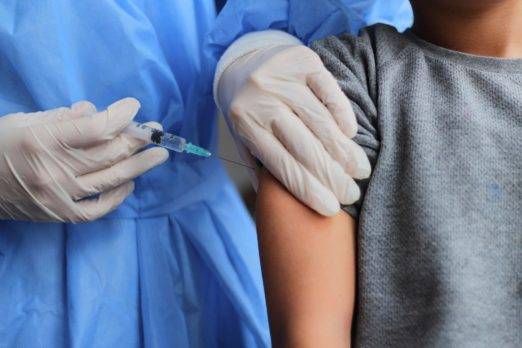 Nueva York ya no exigirá vacuna a funcionarios y abre puerta a despedidos