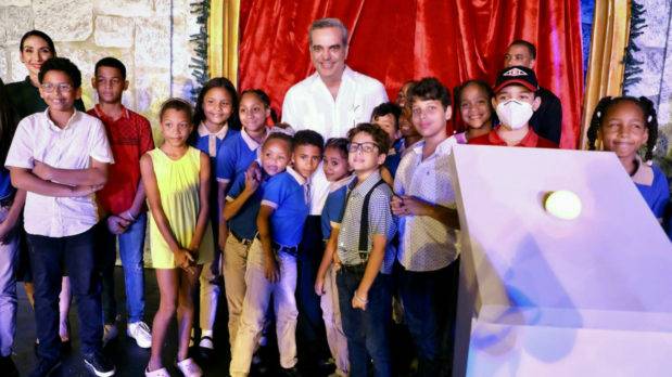Abinader inaugura “Villa Navidad” para el entretenimiento de la familia dominicana