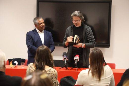 Dominicano Juan Colón, primer latinoamericano en recibir Premio Poesía de Milán 2022