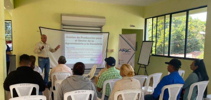 Capacitan a productores agropecuarios en Costos de Producción