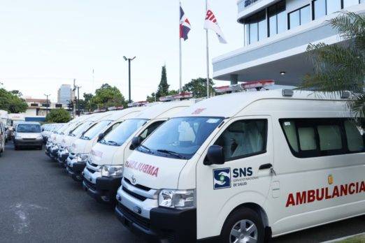 Presidente entrega vehículos para fortalecer emergencias extrahospitalarias