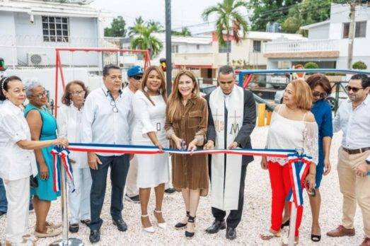 Alcaldesa entrega renovado Parque Alexandra Las Auroras