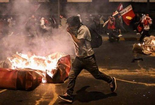 Perú: Manifestantes queman instalaciones de municipio en Cuzco