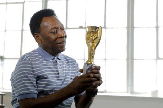 Pelé recibe sepultura en la ciudad a la que dio fama mundial