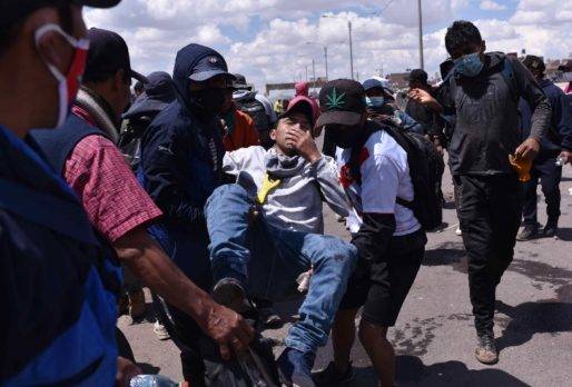 Mueren 14 en las olas de protestas sacuden sur  Perú