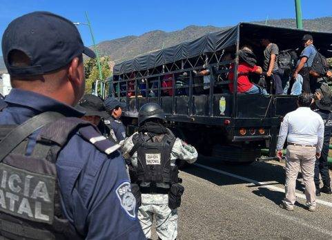 Capturan 250 migrantes en un camión al sur de México