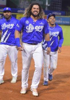 ¡Campeón!: Licey vence Estrellas y gana su corona 23