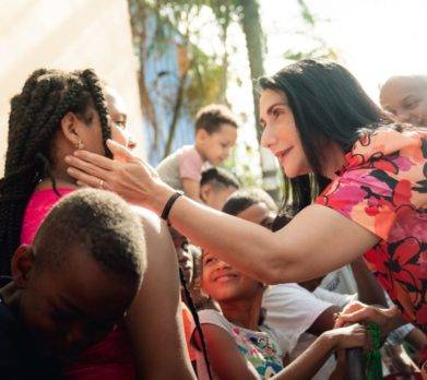 Primera dama comparte con niños de Las Cañitas en Día de Reyes