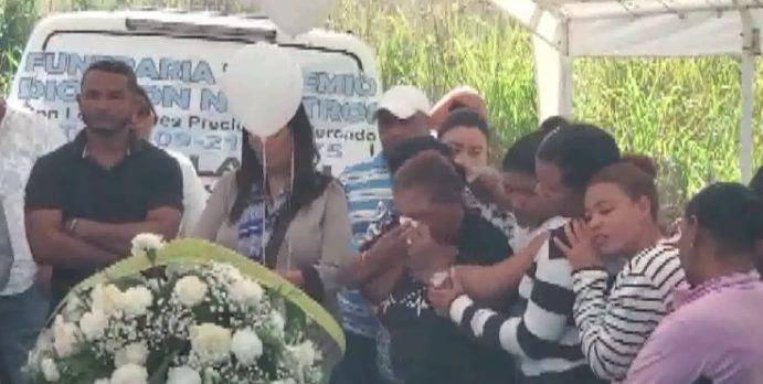 La Vega: Último adiós a mujer que murió en el derrumbe