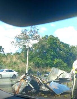 Largo taponamiento en la autopista Duarte por accidente