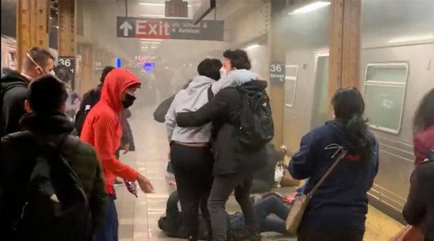 Acusado tiroteo en metro Nueva York se declara culpable de terrorismo