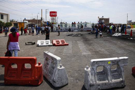 Gobierno de Perú se dispone abrir carreteras bloqueadas
