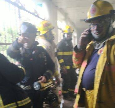 Bomberos controlan conato de incendio en el Salvador Gautier