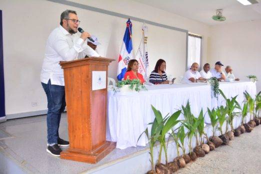 FEDA inicia Plan Relanzamiento sector coco en Pedernales, Barahona, San Juan, Duarte y Samaná