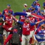 Los jugadores de los Tigres de Licey celebran con gran algarabía la conquista de título de campeón de la Serie del Caribe al vencer a Venezuela 3-0