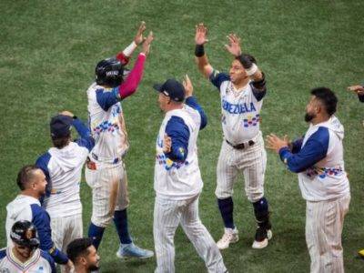 Jugadores venezolanos celebran